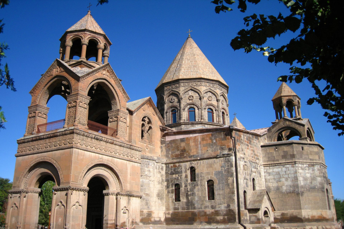 Армянская церковь ответила на обвинения Пашиняна