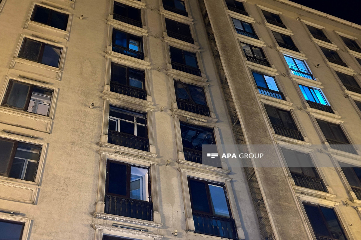 В многоэтажном здании в Баку произошел пожар, жители эвакуированы-<span class="red_color">ФОТО