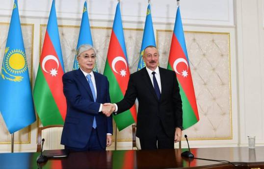 Tokayev Prezident İlham Əliyevi Müstəqillik günü münasibətilə təbrik edib