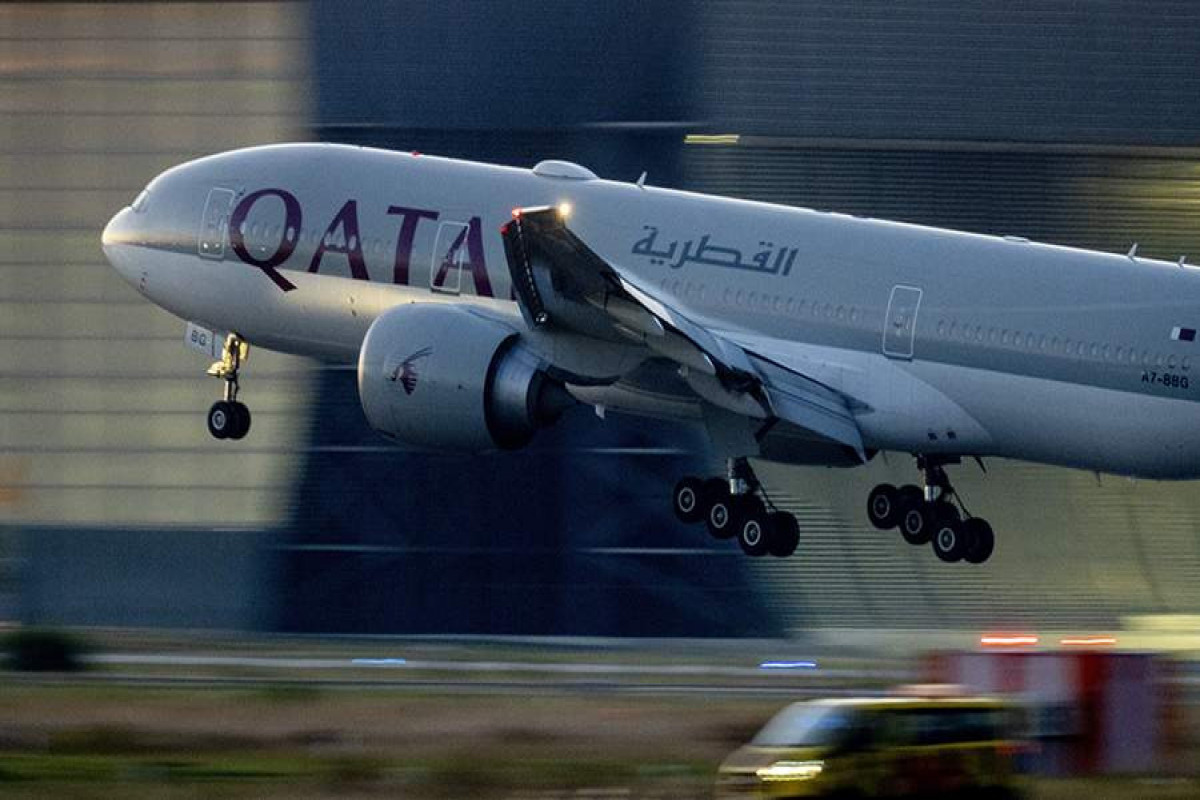 На рейсе Qatar Airways из-за турбулентности пострадали 12 человек