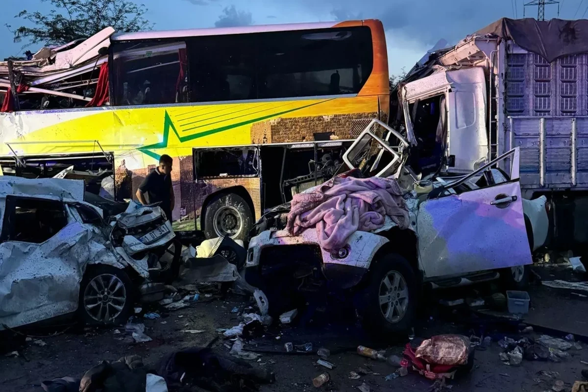 10 dead, 39 injured in southern Türkiye highway collision