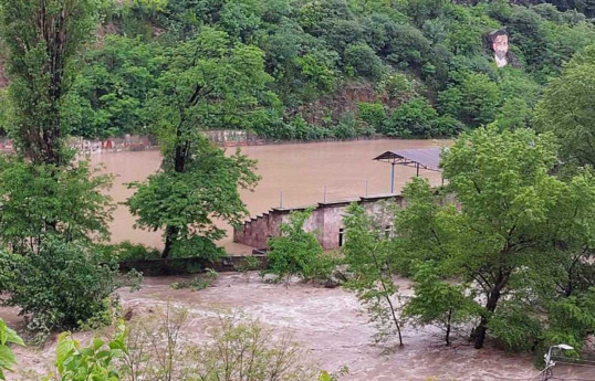 Ermənistanla Gürcüstan arasında yol su altında qalıb