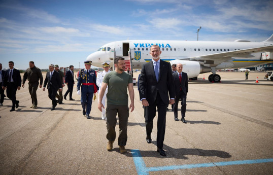 Ukrayna Prezidenti Vladimir Zelenski və İspaniya kralı VI Felipe