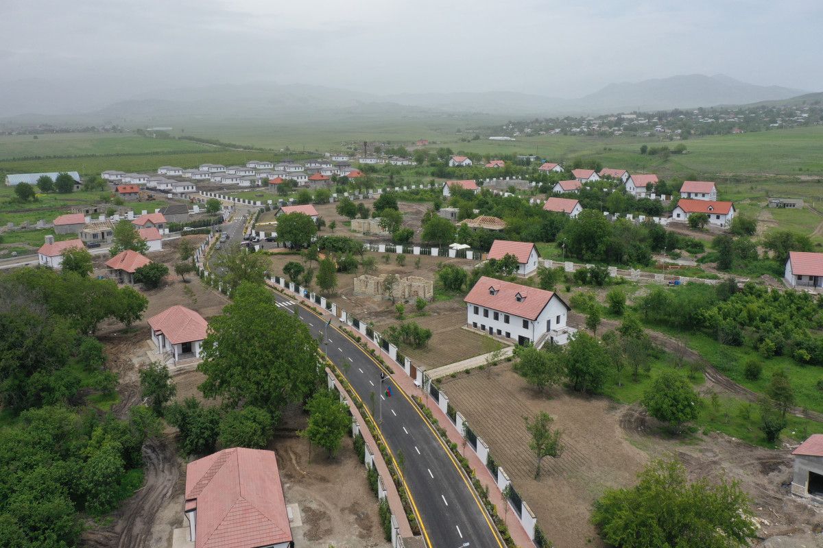 Prezident İlham Əliyev və birinci xanım Mehriban Əliyeva Xocalı şəhərinə köçən sakinlərlə görüşüblər - FOTO - YENİLƏNİB 