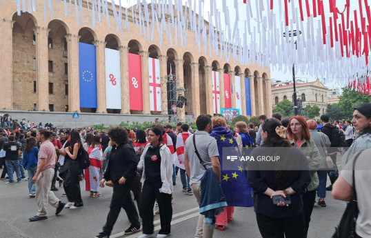 Tbilisidə parlament binasının qarşısında etiraz aksiyası keçirilir - FOTO 