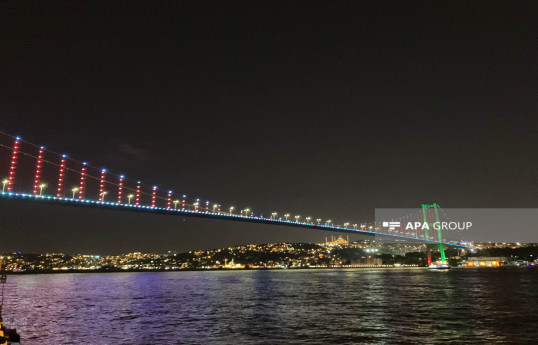 İstanbulun üç körpüsü Azərbaycan bayrağının rəngləri ilə işıqlandırılıb - FOTO  - VİDEO 