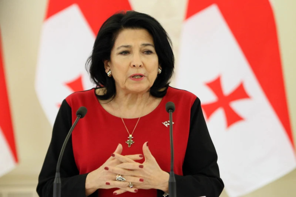 Gürcüstan parlamenti Zurabişvilinin “ofşor qanunu”na vetosunun ləğvini müzakirə edir