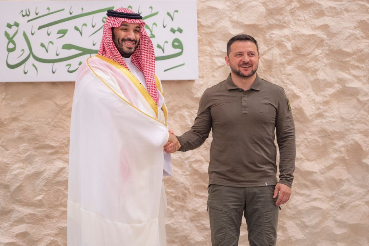 Səudiyyə Ərəbistanının vəliəhd şahzadəsi Məhəmməd bin Salman və Ukrayna Prezidenti Vladimir Zelenski