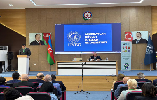 UNEC-də tələbələrin yaşıl iqtisadiyyata həsr olunan beynəlxalq konfransı keçirilib