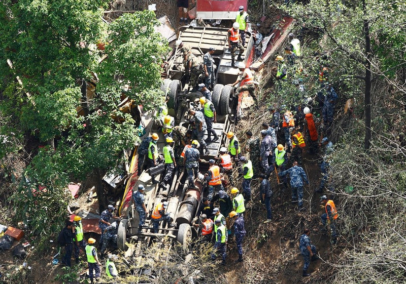 Hindistanda zəvvarları daşıyan avtobus dərəyə aşıb, 22 nəfər ölüb