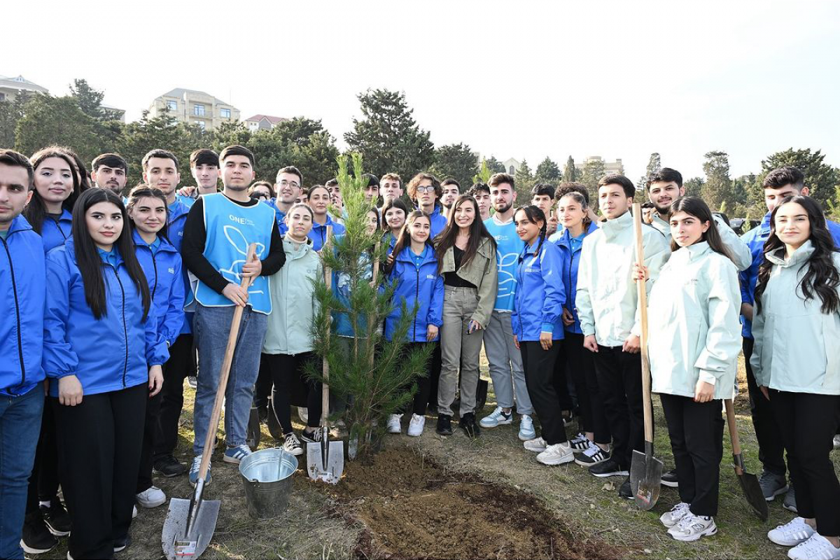 Leyla Əliyeva ağacəkmə aksiyasında iştirak edib - FOTO 