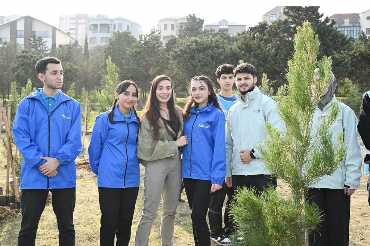 Leyla Əliyeva ağacəkmə aksiyasında iştirak edib - FOTO 