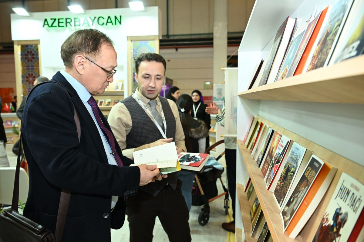 İstanbulda Azərbaycan yazarlarının iştirakı ilə ədəbi müzakirələr və imza mərasimi keçirilib - 