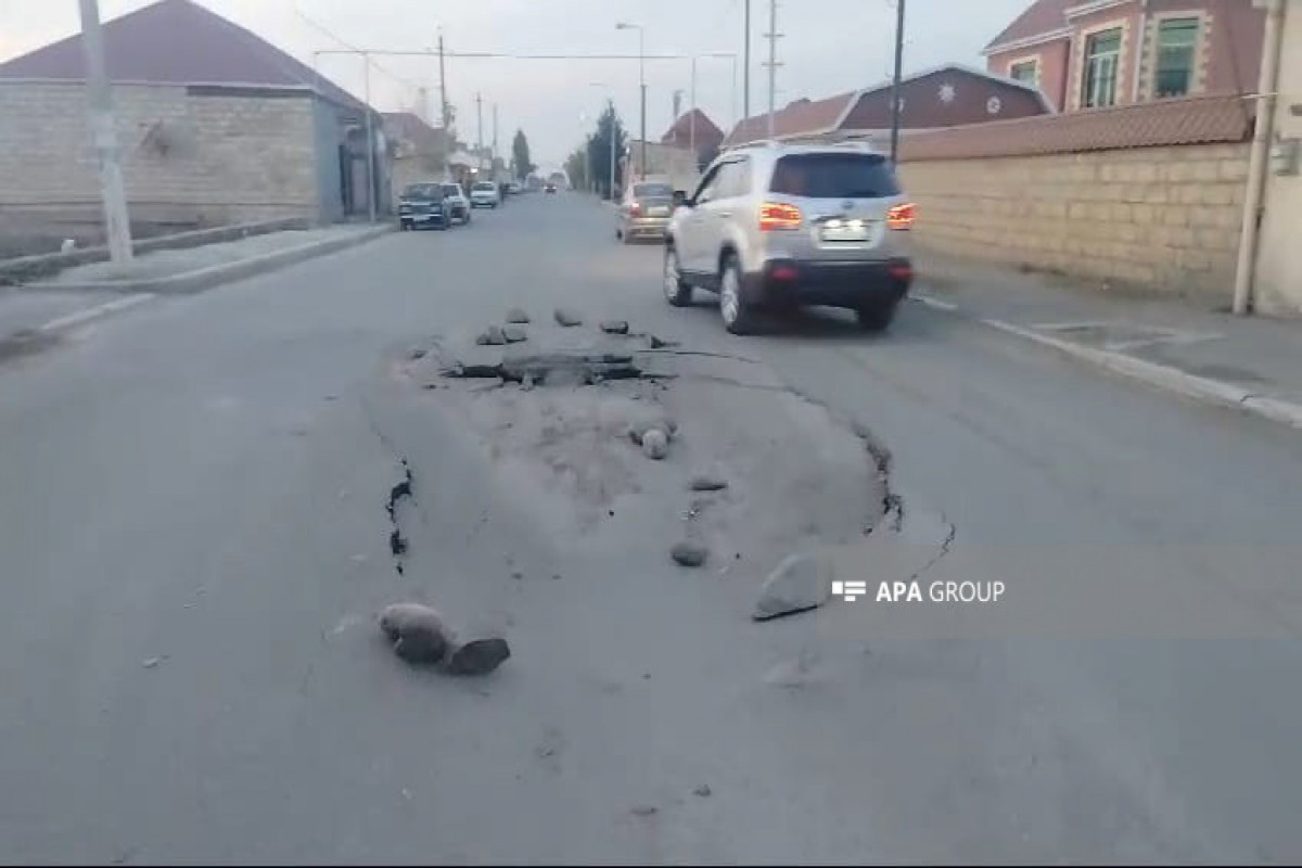 Gəncədə yeni çəkilən asfalt yol çöküb - FOTO 