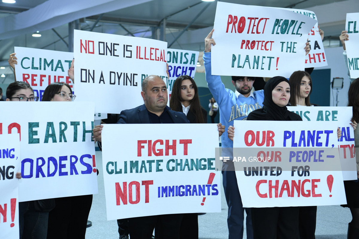 COP29 çərçivəsində Avropada miqrantlara qarşı təzyiqlərlə əlaqədar səssiz aksiya keçirilib - FOTO 