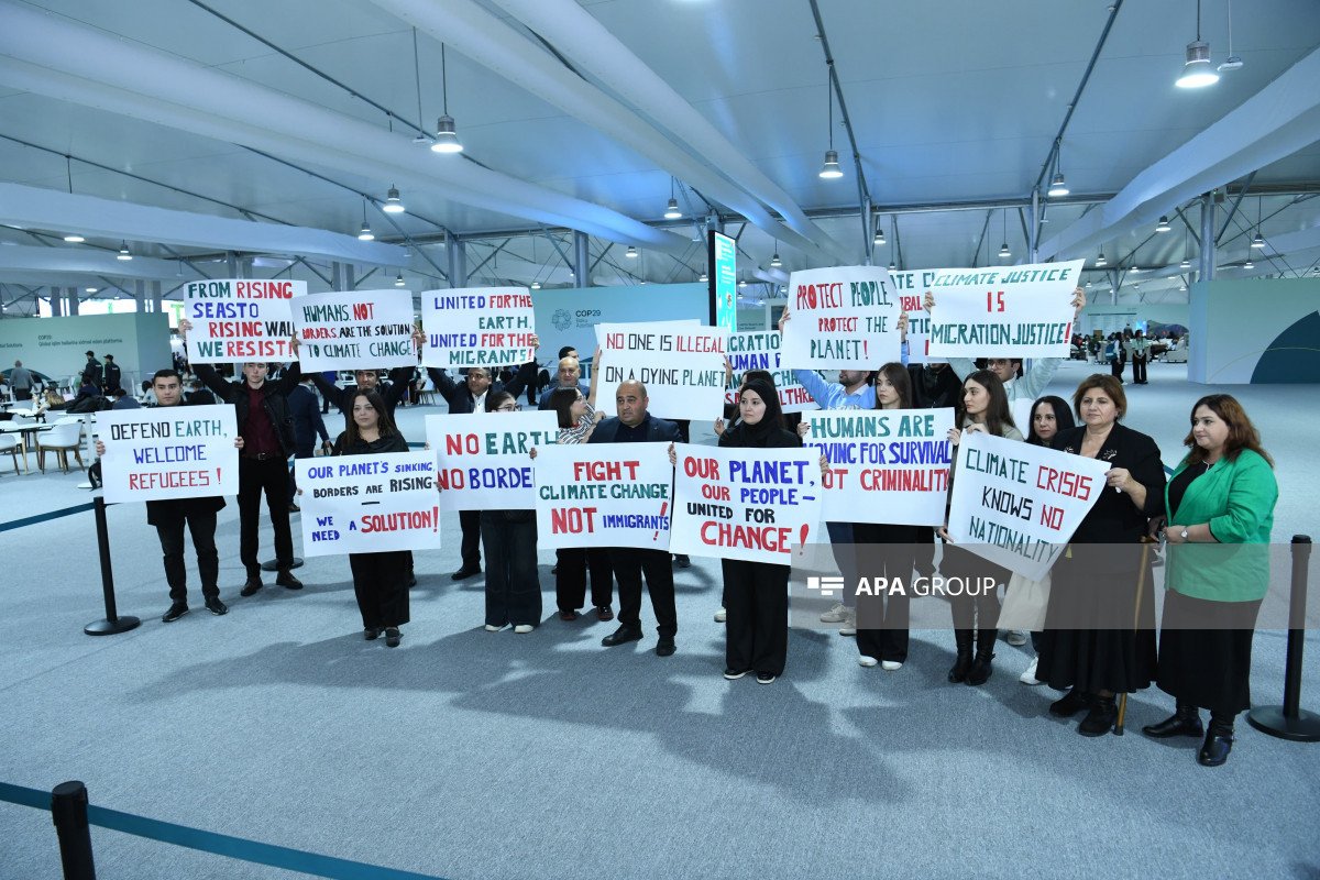 COP29 çərçivəsində Avropada miqrantlara qarşı təzyiqlərlə əlaqədar səssiz aksiya keçirilib - FOTO 