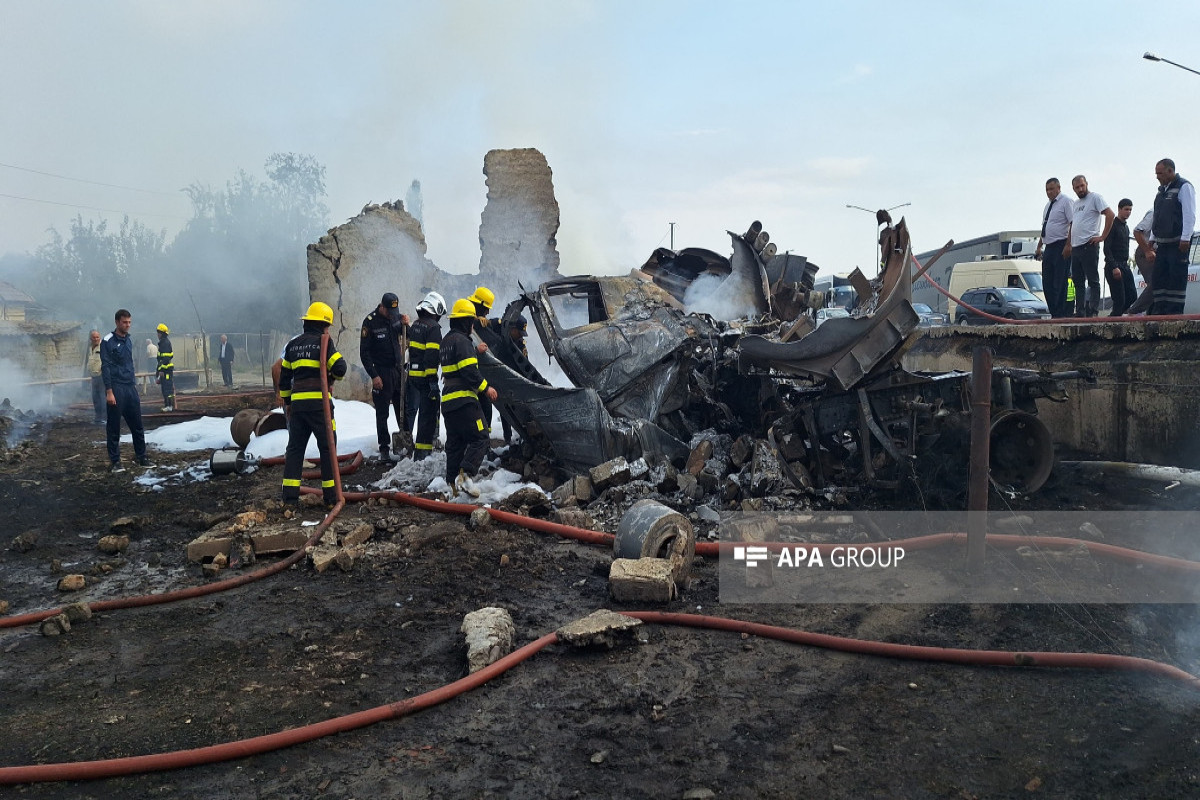 Bakı-Qazax yolunda yanacaq daşıyan maşın aşıb, yanğın olub, ölən var - YENİLƏNİB-3  - FOTO  - VİDEO 