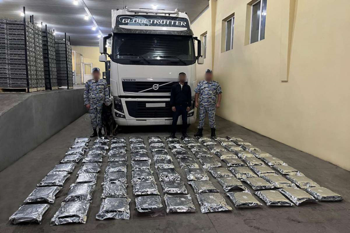 Astarada İrandan Rusiyaya meyvə aparan maşında 76 kq narkotik aşkar edilib - FOTO 