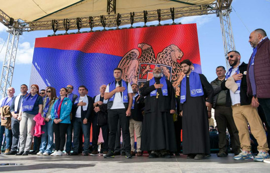 İrəvanın mərkəzi meydanında hökumət əleyhinə mitinq keçirilir