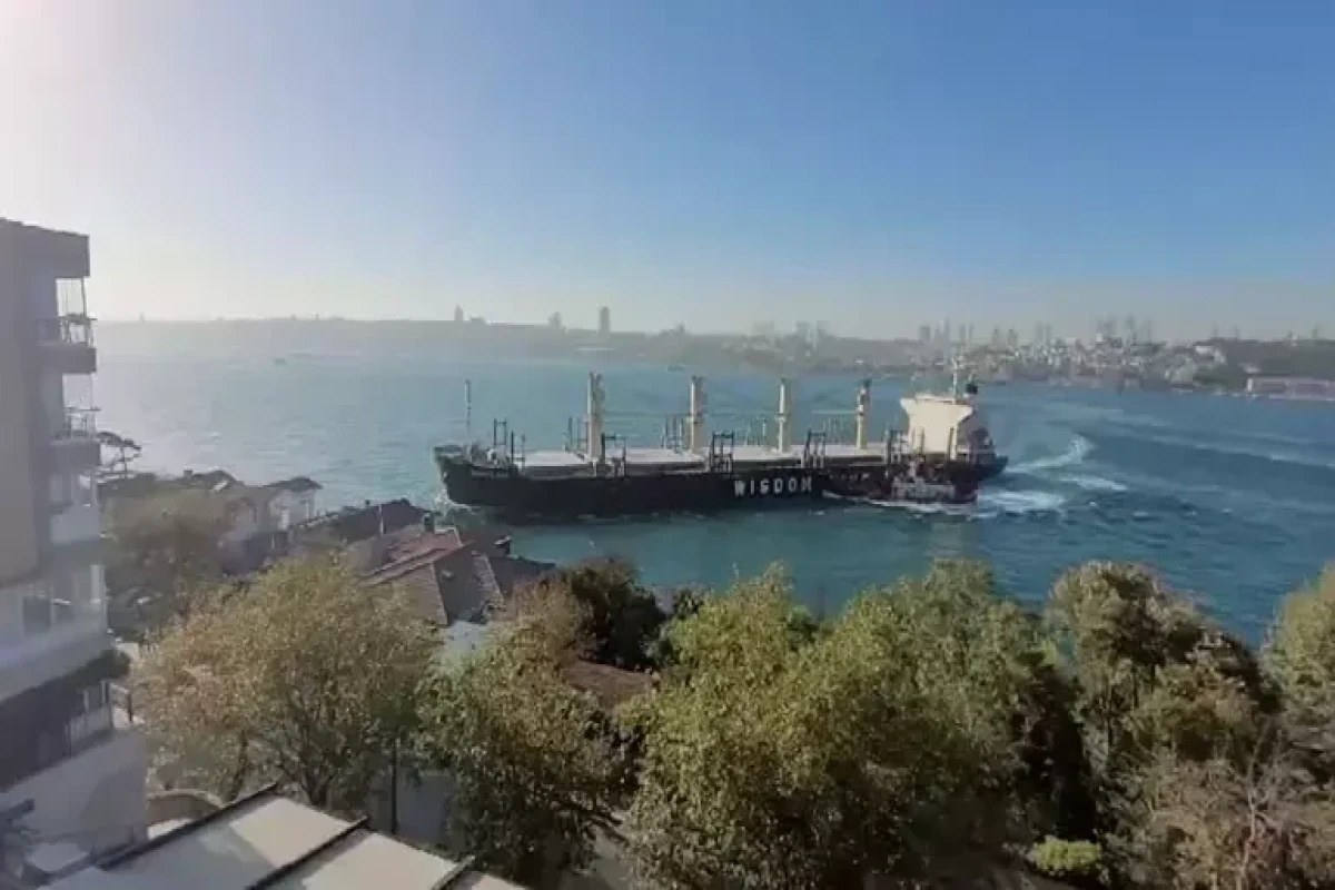 İstanbul boğazında iki yük gəmisi toqquşub