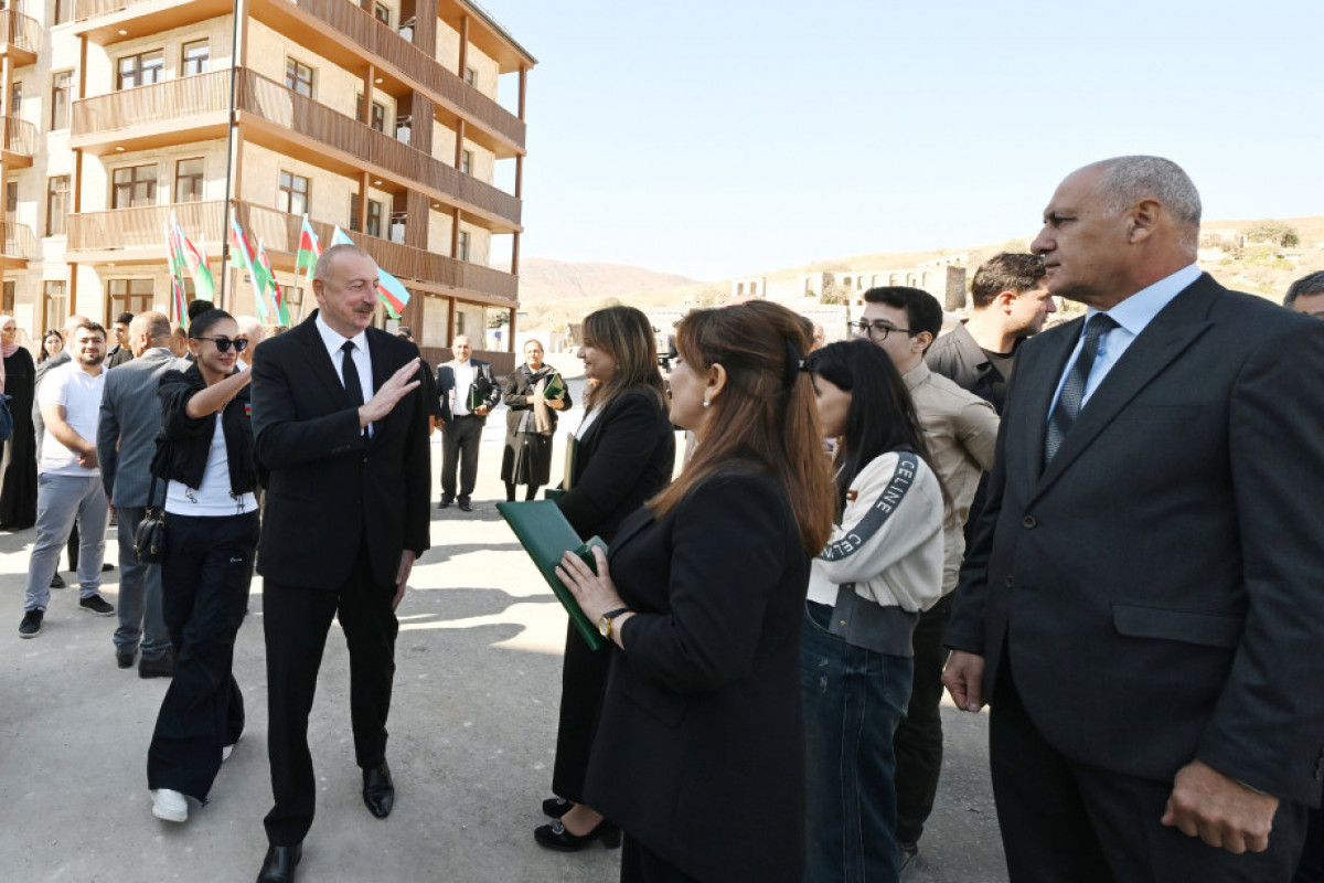 Prezident İlham Əliyev Cəbrayıl şəhərində inşa olunan yaşayış kompleksinin açılışında iştirak edib - YENİLƏNİB-2 