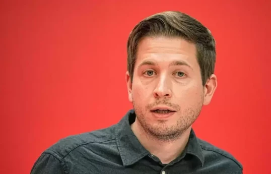 Almaniyada hakim partiyanın Baş katibi istefa verib