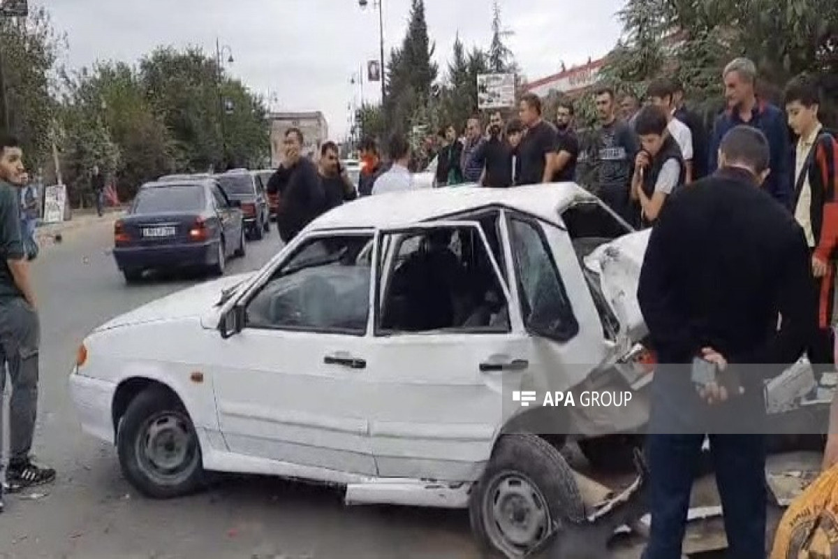 Cəlilabadda 'gəlin maşını' qəza törədib, xəsarət alan var - FOTO 