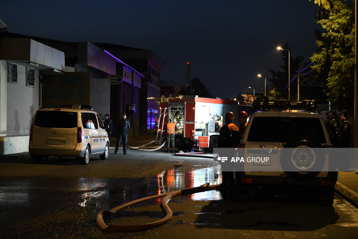 Babək prospektində obyektdə yanğın söndürülüb, yolda məhdudiyyət aradan qaldırılıb - VİDEO  - YENİLƏNİB-3  - FOTO 