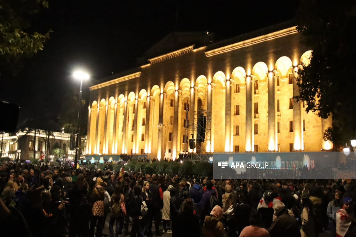 Gürcüstan müxalifəti Tbilisidə parlament binasının qarşısında etiraz aksiyası keçirir - FOTO   - VİDEO