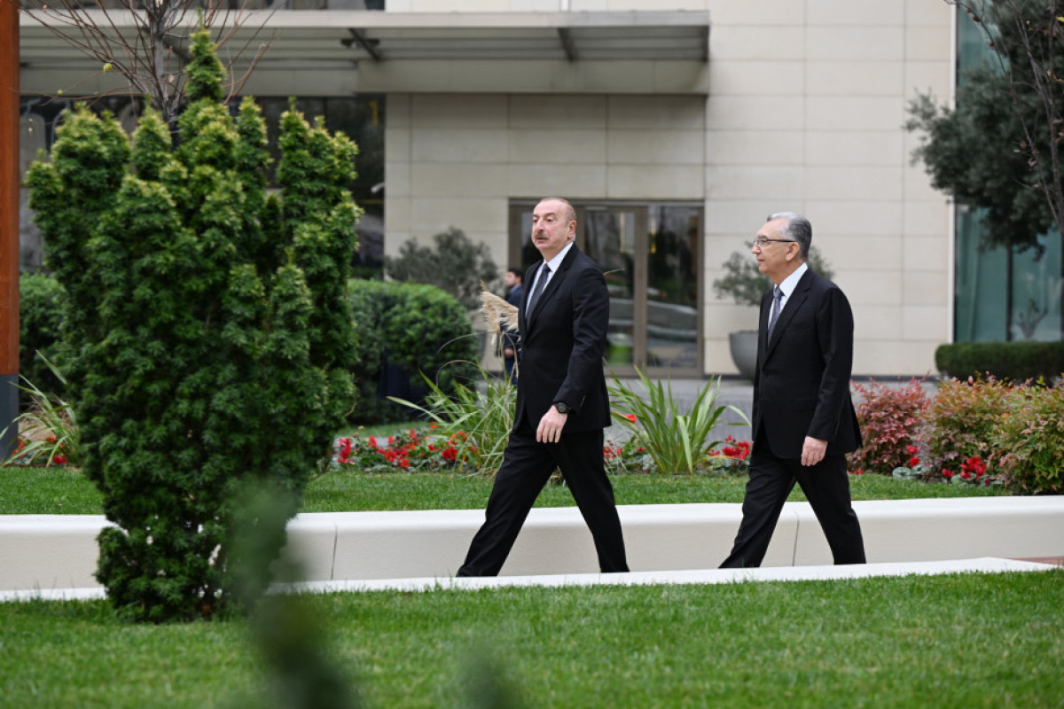 Prezident İlham Əliyev Bakının Nəsimi rayonunda yeni salınan parkda yaradılan şəraitlə tanış olub - YENİLƏNİB 