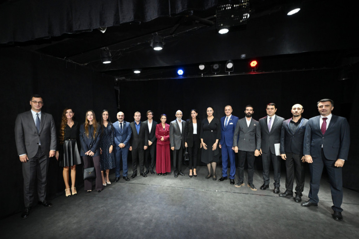 Mehriban Əliyeva və ailə üzvləri Pantomim Teatrının binasında mövcud vəziyyətlə tanış olublar - FOTO 