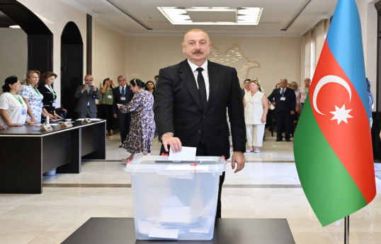 Prezident İlham Əliyev, birinci xanım Mehriban Əliyeva və qızları Leyla Əliyeva səs veriblər  - YENİLƏNİB-1  - FOTO 