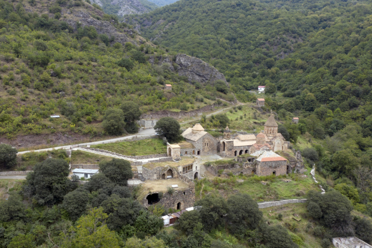 Prezident İlham Əliyev və birinci xanım Mehriban Əliyeva Xudavəng monastır kompleksində olublar - YENİLƏNİB 