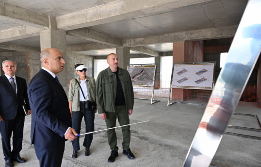 Prezident və birinci xanım Kəlbəcər Şəhər Təhsil Kompleksində aparılan işlər və bu il açılacaq modul tipli məktəbin layihəsi ilə tanış olublar - YENİLƏNİB 