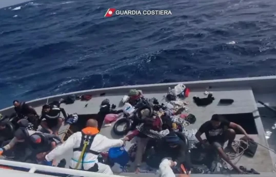 İtaliyada miqrant qayığı qəzaya uğrayıb, 21 nəfər itkin düşüb