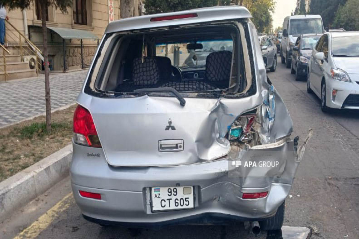 Gəncədə sərnişin mikroavtobusu 6 maşına çırpılıb  - FOTO   - YENİLƏNİB 