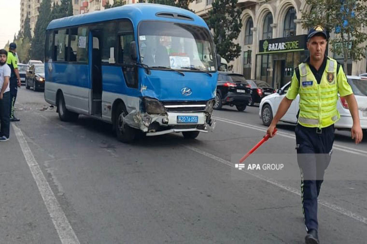 Gəncədə sərnişin mikroavtobusu 6 maşına çırpılıb  - FOTO   - YENİLƏNİB 