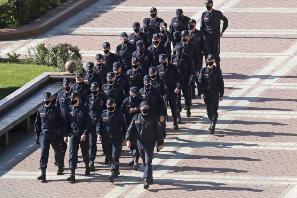 Başqa ölkənin vətəndaşlığını alan belaruslar polisdə xidmət edə bilməyəcək