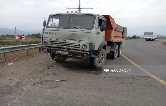 Astarada minik maşını "KamAZ"la toqquşub, xəsarət alan var - FOTO 