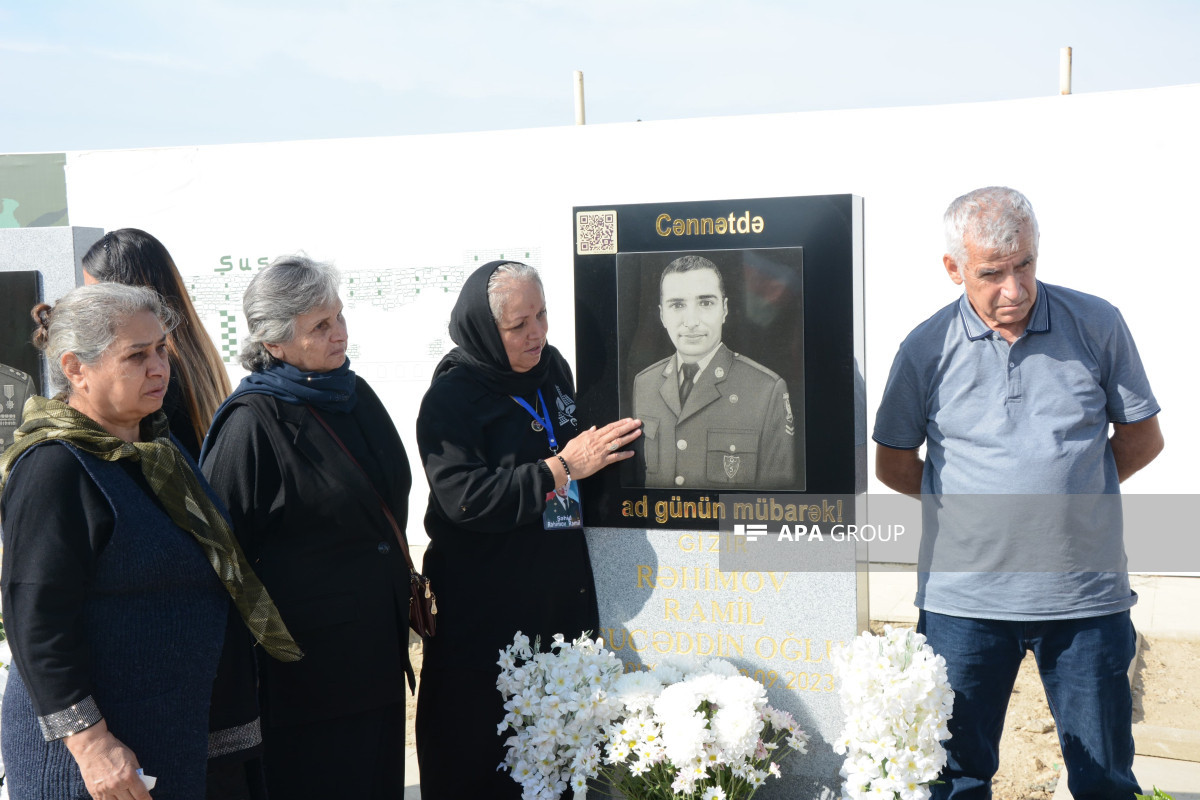 Antiterror əməliyyatı zamanı şəhid olan hərbi qulluqçuların məzarı ziyarət olunub - FOTO  - YENİLƏNİB 