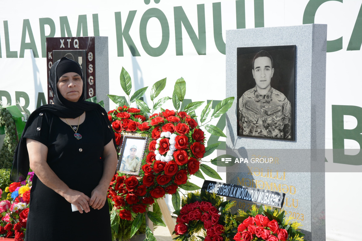 Antiterror əməliyyatı zamanı şəhid olan hərbi qulluqçuların məzarı ziyarət olunub - FOTO  - YENİLƏNİB 