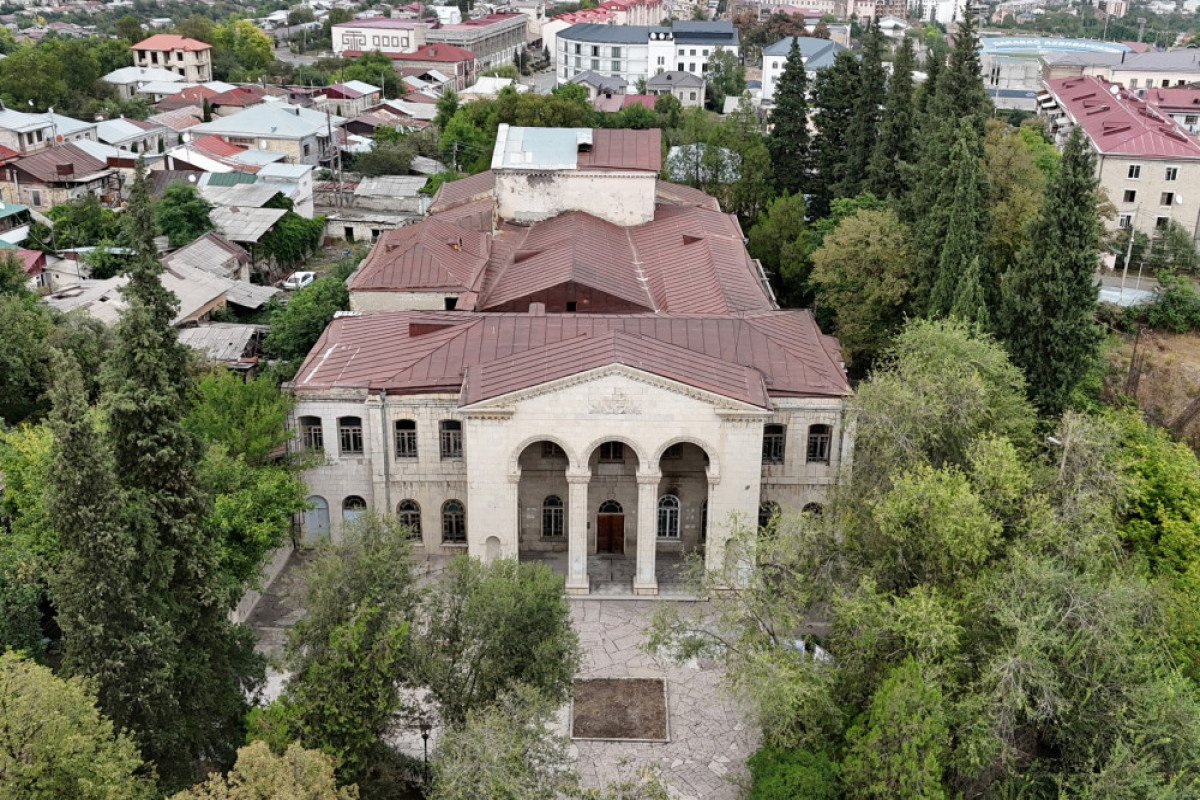 Prezident İlham Əliyev Xankəndi Dövlət Dram Teatrının binasında görüləcək işlərlə tanış olub - YENİLƏNİB 