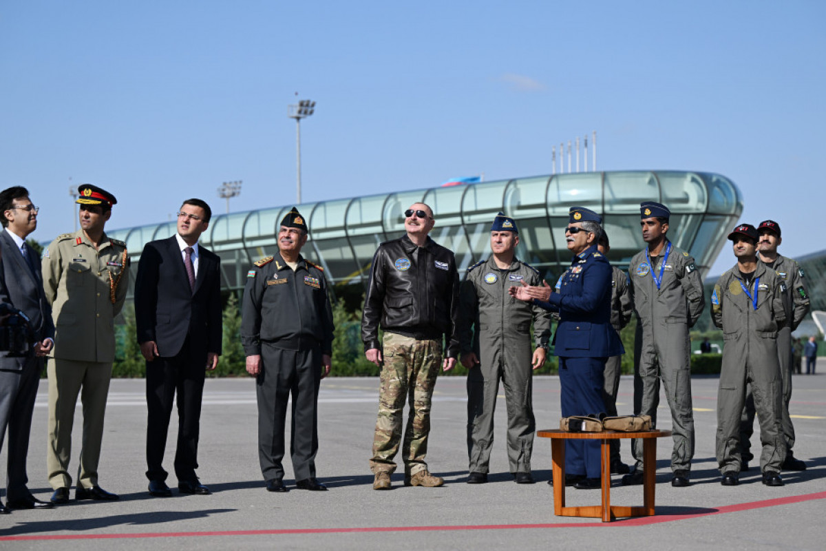 Prezident İlham Əliyevə çoxməqsədli JF-17C təyyarələri təqdim olunub  - YENİLƏNİB-1 