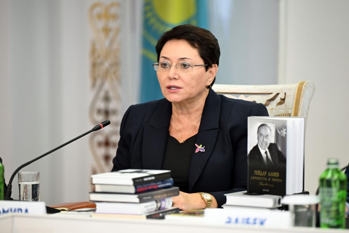 “Zərifə və Heydər Əliyevlər. Əbədiyaşar məhəbbət” kitabı Astanada təqdim edilib