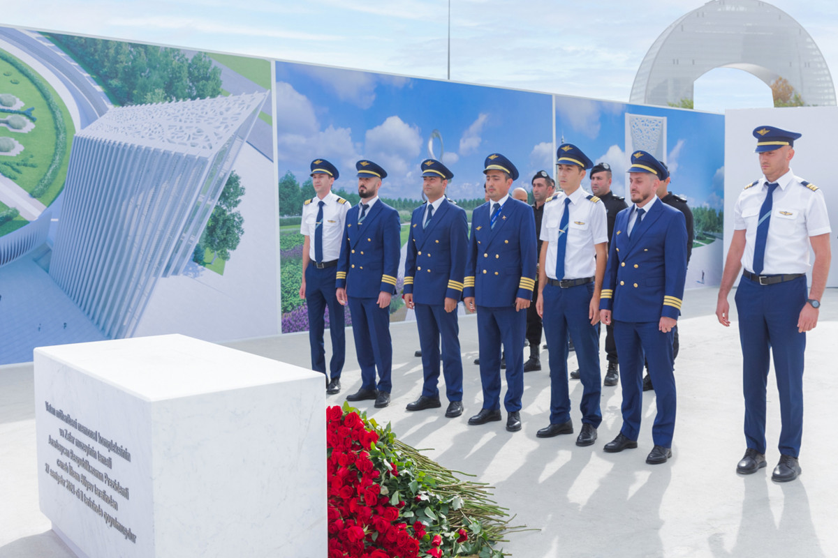 AZAL rəhbərliyi və kollektivi şəhidlərin xatirəsini yad edib
