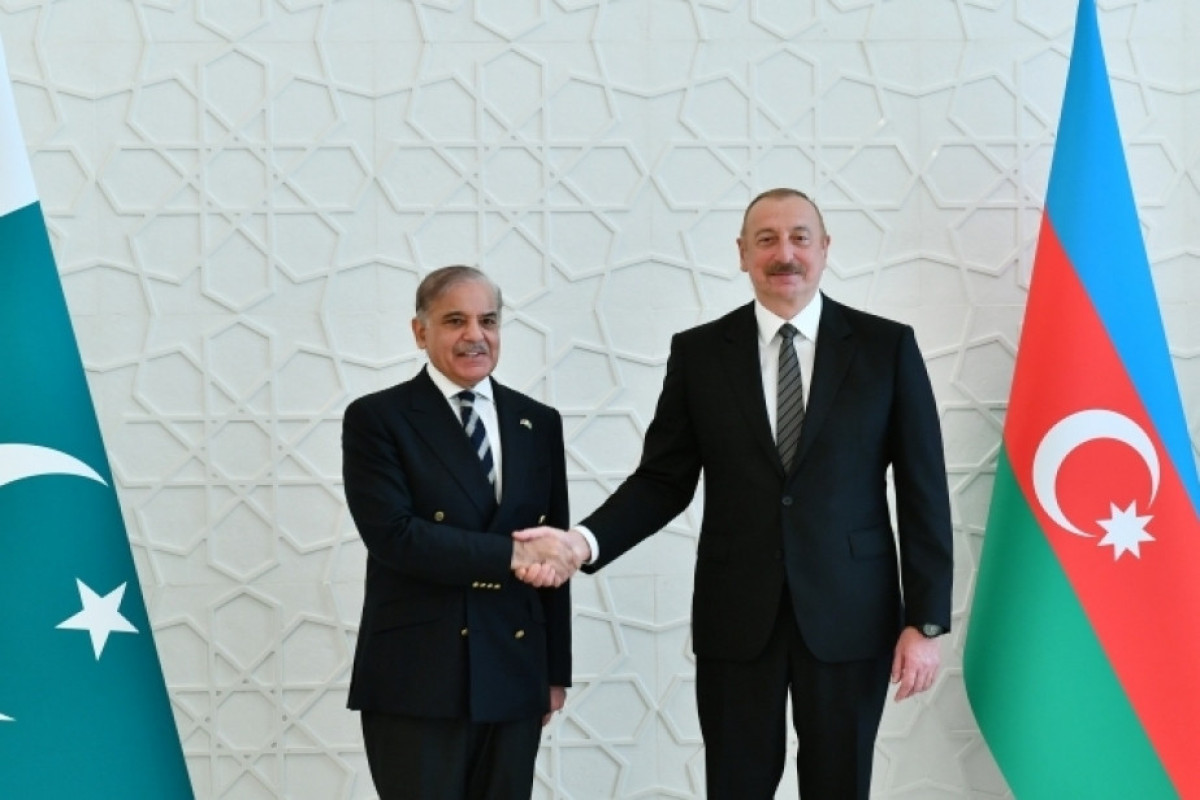 Şahbaz Şərif Azərbaycan Prezidentinə təbrik ünvanlayıb