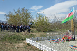 Qarabağın ilk şəhidlərindən Bəxtiyar Quliyev 32 il sonra dəfn edildiyi qəbiristanlıqda anılıb - FOTO 