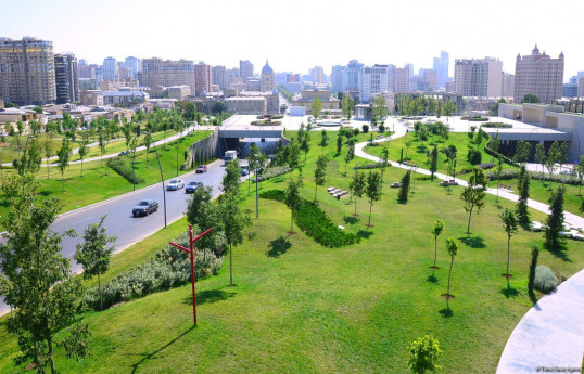Dar küçələrdən geniş parklara-Bakının siması dəyişir -  APA TV 