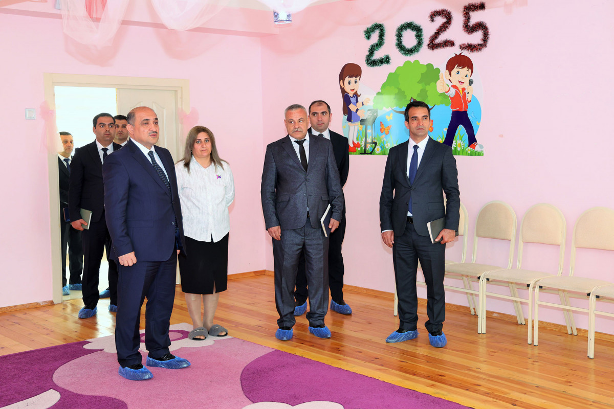 Nazir müavini Kürdəmirdə tədris prosesi ilə tanış olub