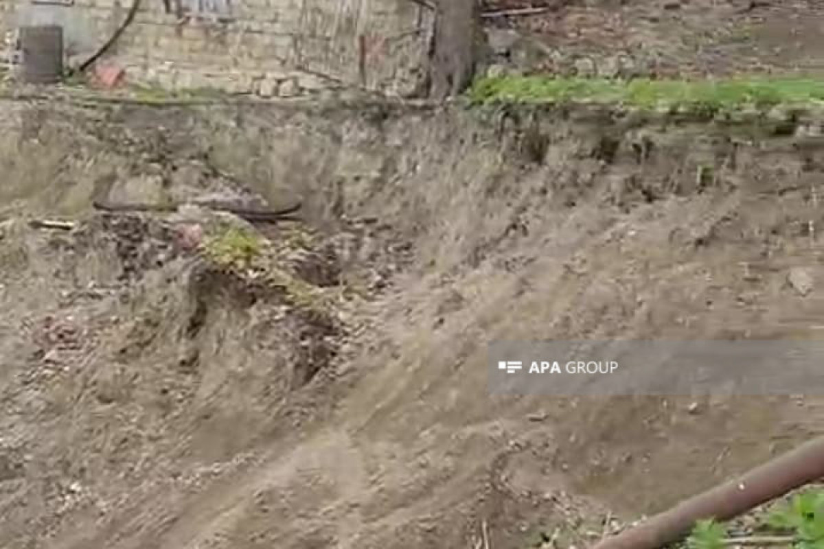 Qubada torpaq sürüşməsi olub, kəndin əsas yolu bağlanıb - FOTO  - VİDEO 